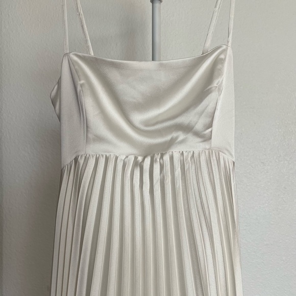Abercrombie & Fitch Giselle Cream Pleated Maxi Dress - Picture 5 of 9